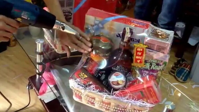 Ảnh bài viết: Hướng dẫn địa chỉ nơi màng co giỏ quà tết Ất Tỵ giá tốt